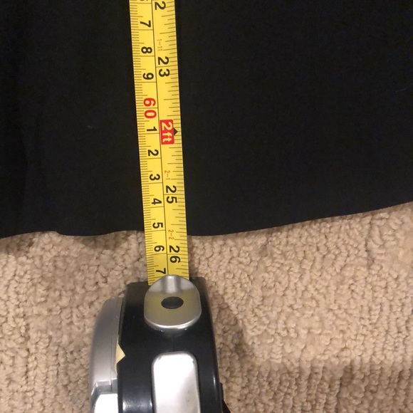 Calvin Klein black crepe skirt size 10. This unlined skirt is 25 1/2 inches long - Picture 4 of 4